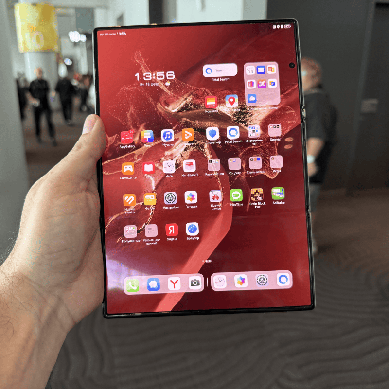 HUAWEI Mate XT раскладушка дисплей