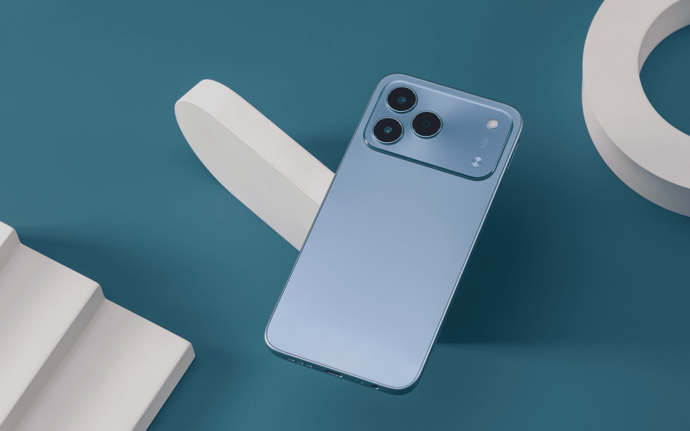 TECNO SPARK 50 матовый корпус с крупным блоком камер