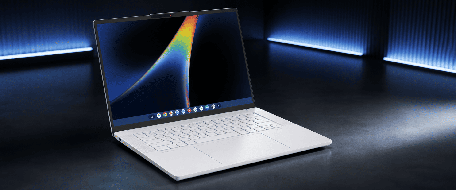 Lenovo Googlebook 15 &mdash; серебристый ноутбук с тонкими рамками.