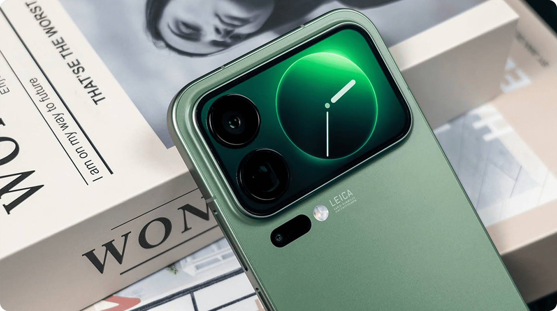 Xiaomi 18 Pro Max: Задняя панель с дополнительным четким дисплеем