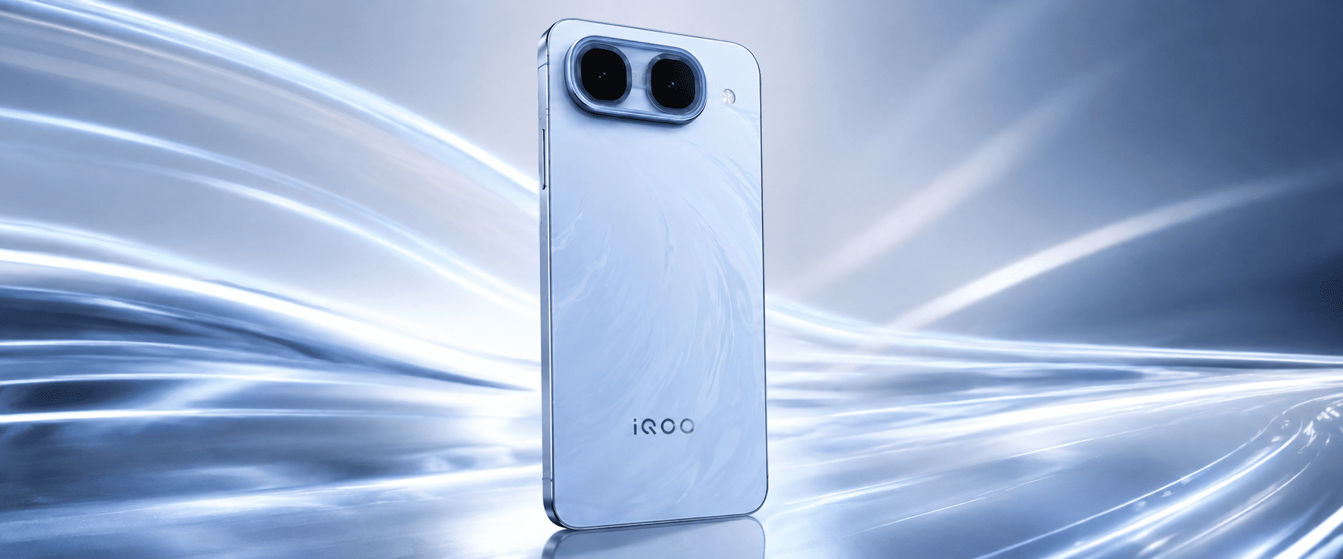 iQOO Neo 11 Ultra с голубой задней панелью и двойной камерой