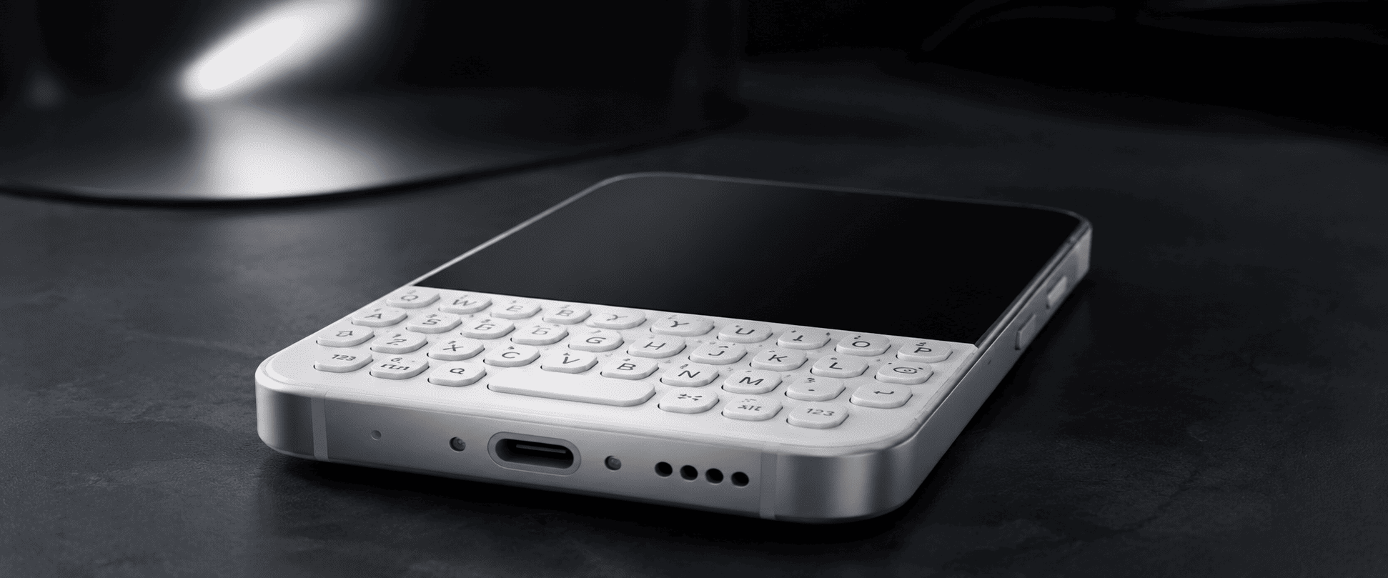 Minimal Phone 2 с физической QWERTY-клавиатурой и OLED-экраном