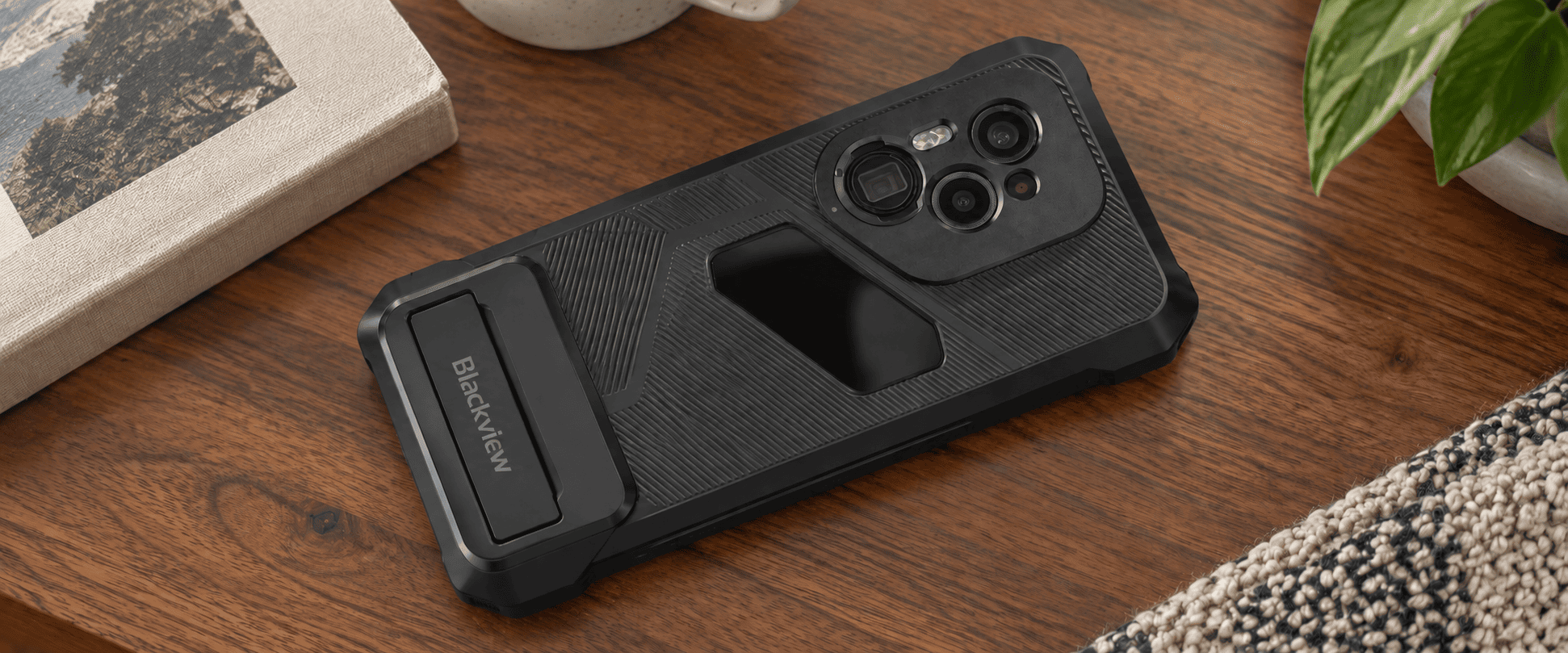 Blackview Xplore 6 с задним экраном на рабочем столе