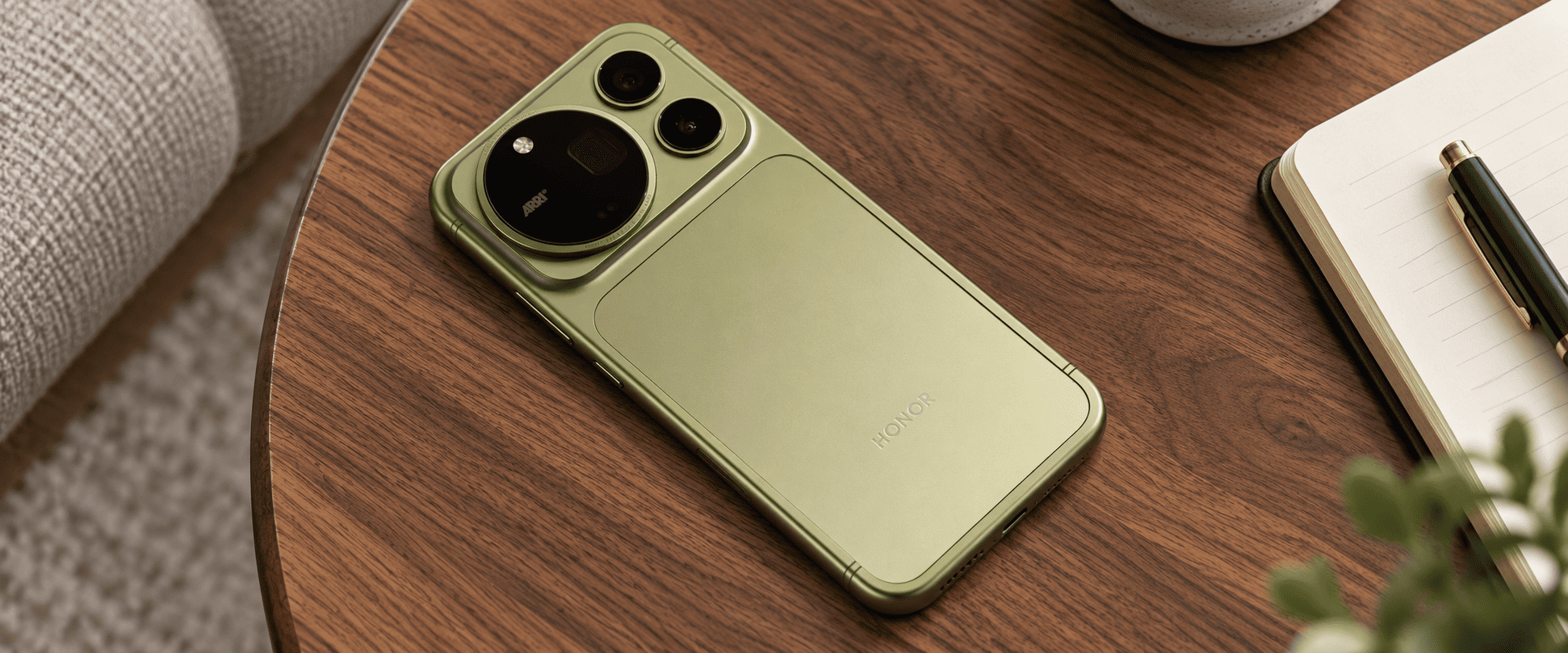 Honor Magic 9 Pro Max &mdash; визуализация задней панели с камерами, вид сверху
