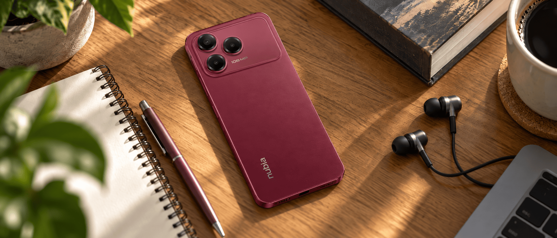 Nubia V90 Pro с крупным блоком камер на задней панели.